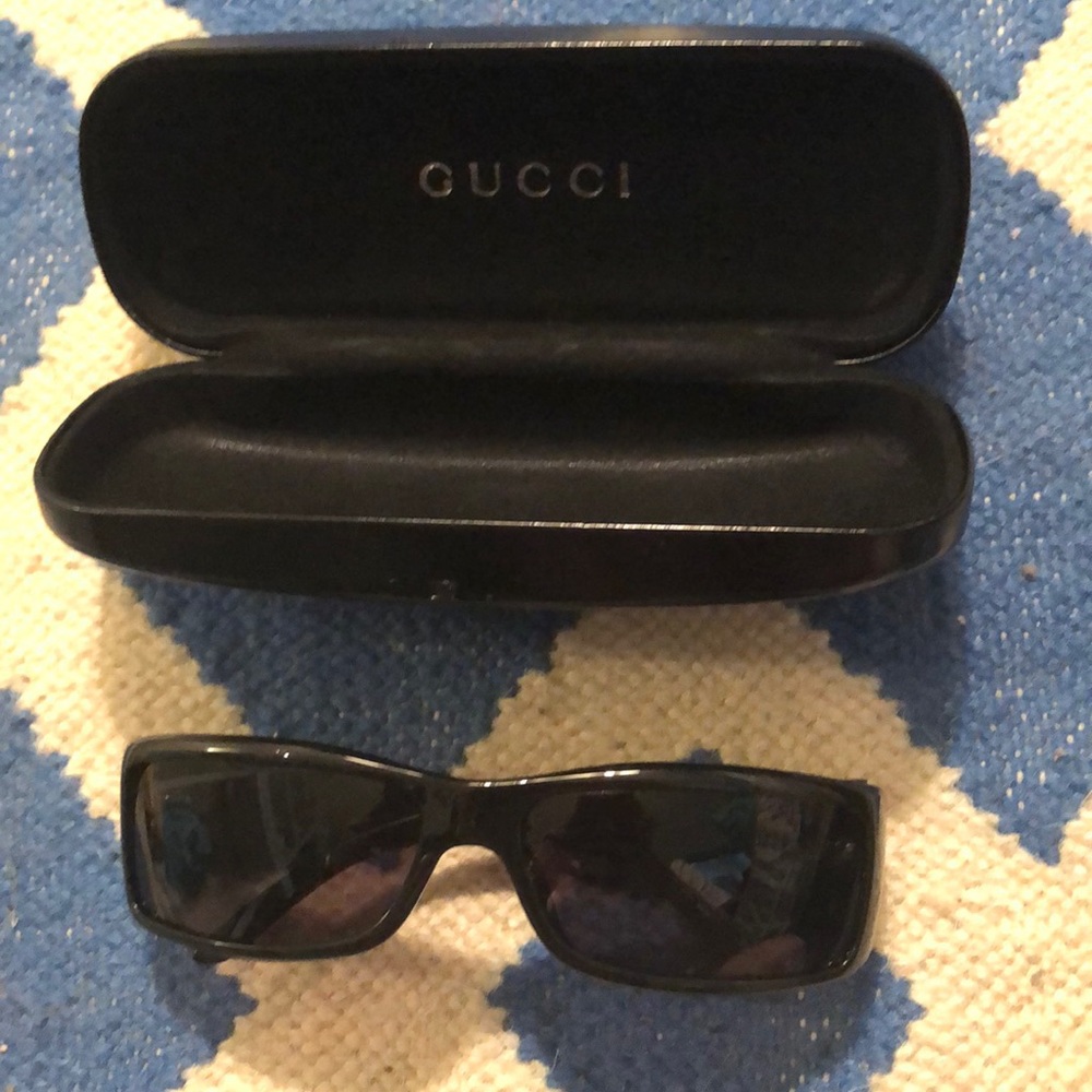 Black Gucci sunglasses